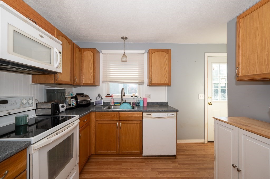 142 Euclid Street Gardner, MA 01440 - Photo 3 of 24