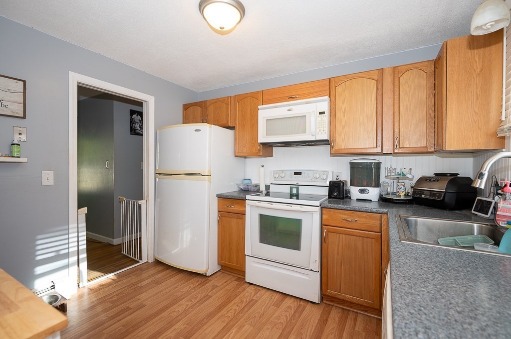 142 Euclid Street Gardner, MA 01440 - Photo 4 of 24