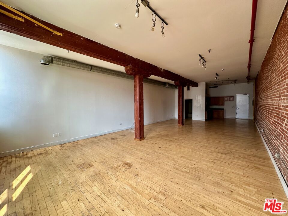 726 South Santa Fe Avenue, Unit 202 Los Angeles, CA 90021 - Photo 3 of 9 a view of empty room