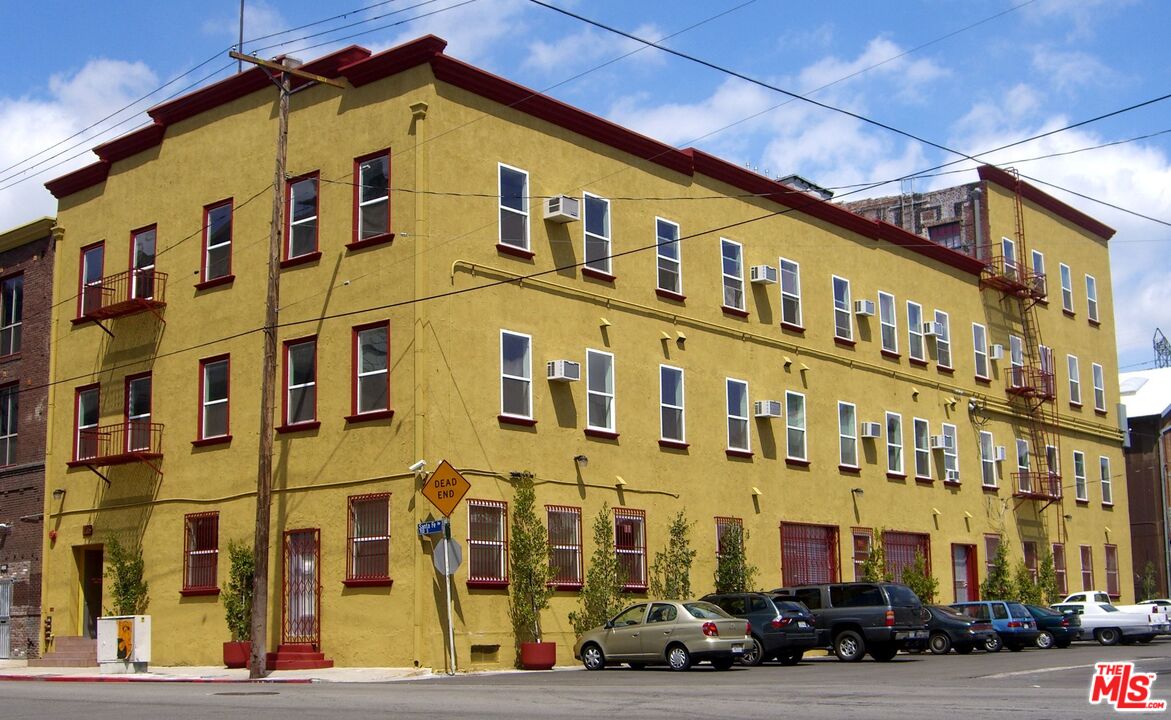 726 South Santa Fe Avenue, Unit 202 Los Angeles, CA 90021 - Photo 9 of 9 a front view of a building with street view
