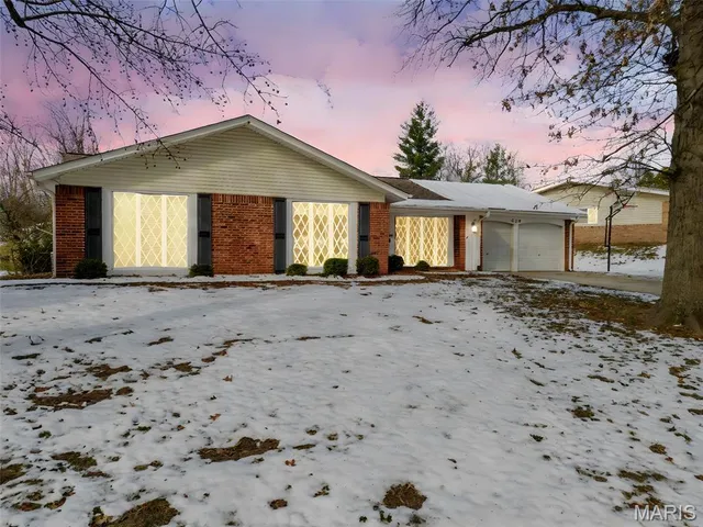 $359,900 | 569 Highland Ridge Drive, Ballwin, MO 63011