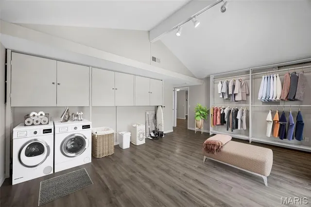 $359,900 | 569 Highland Ridge Drive, Ballwin, MO 63011