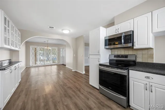 $359,900 | 569 Highland Ridge Drive, Ballwin, MO 63011