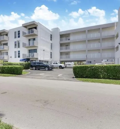 $2,100 | 3716 Northeast 168th Street, Unit 303, North Miami Beach, FL 33160