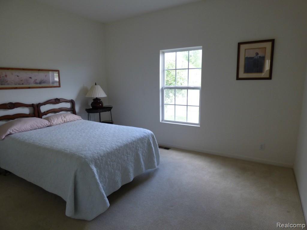2165 Lagoon Drive Rochester Hills, MI 48309 - Photo 18 of 25