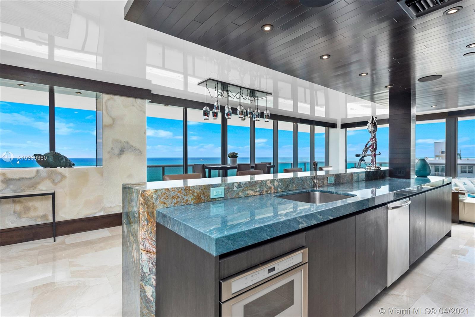 5875 Collins Avenue, Unit 1801/1802 Miami Beach, FL 33140 - Photo 16 of 71
