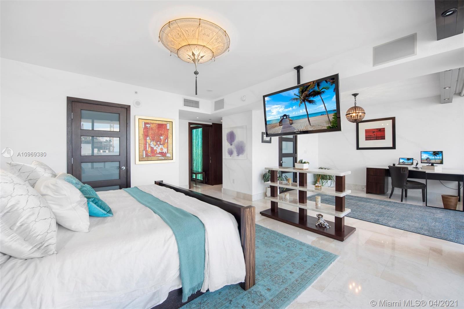 5875 Collins Avenue, Unit 1801/1802 Miami Beach, FL 33140 - Photo 27 of 71