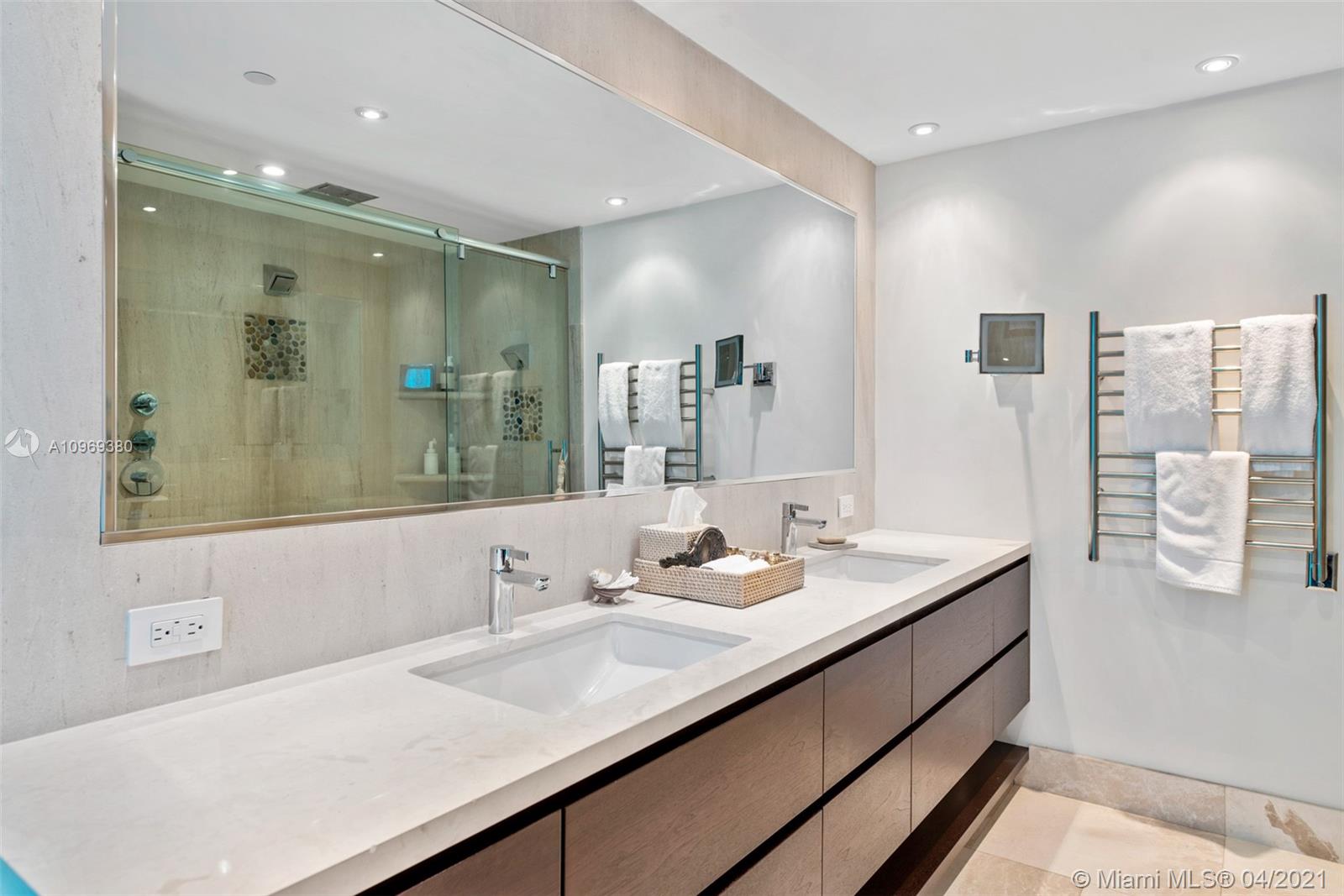 5875 Collins Avenue, Unit 1801/1802 Miami Beach, FL 33140 - Photo 33 of 71
