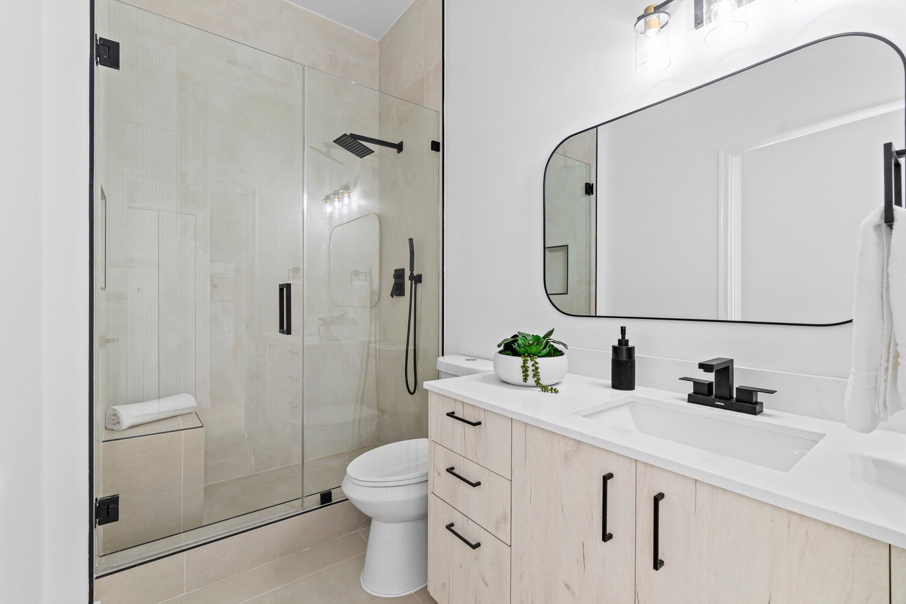 5166 Lake Catalina Drive, Unit D Boca Raton, FL 33496 - Photo 26 of 57 2nd Bathroom