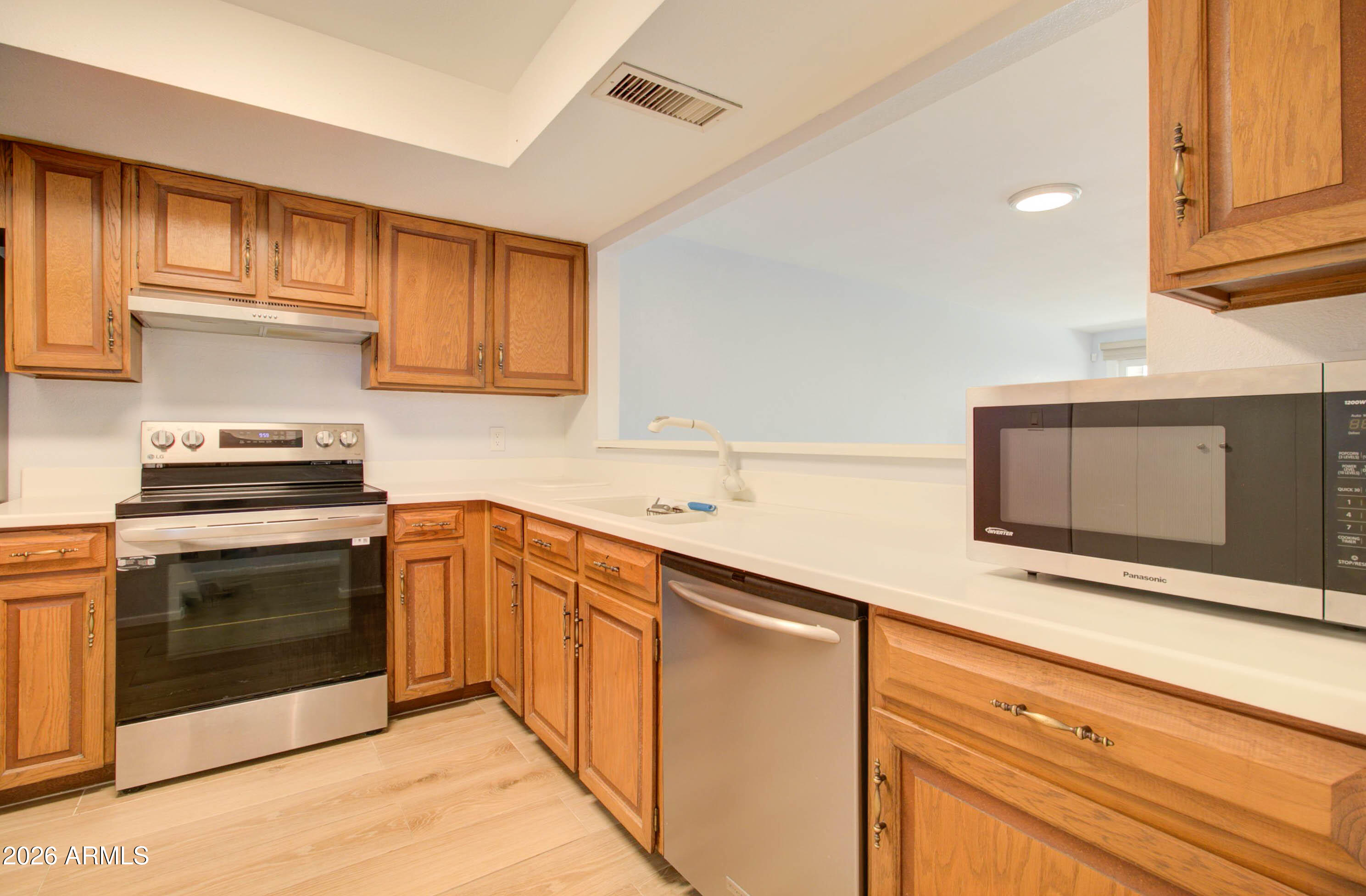 5165 East Monte Vista Road Phoenix, AZ 85008 - Photo 9 of 23 5165 E Monte Vista Rd-13