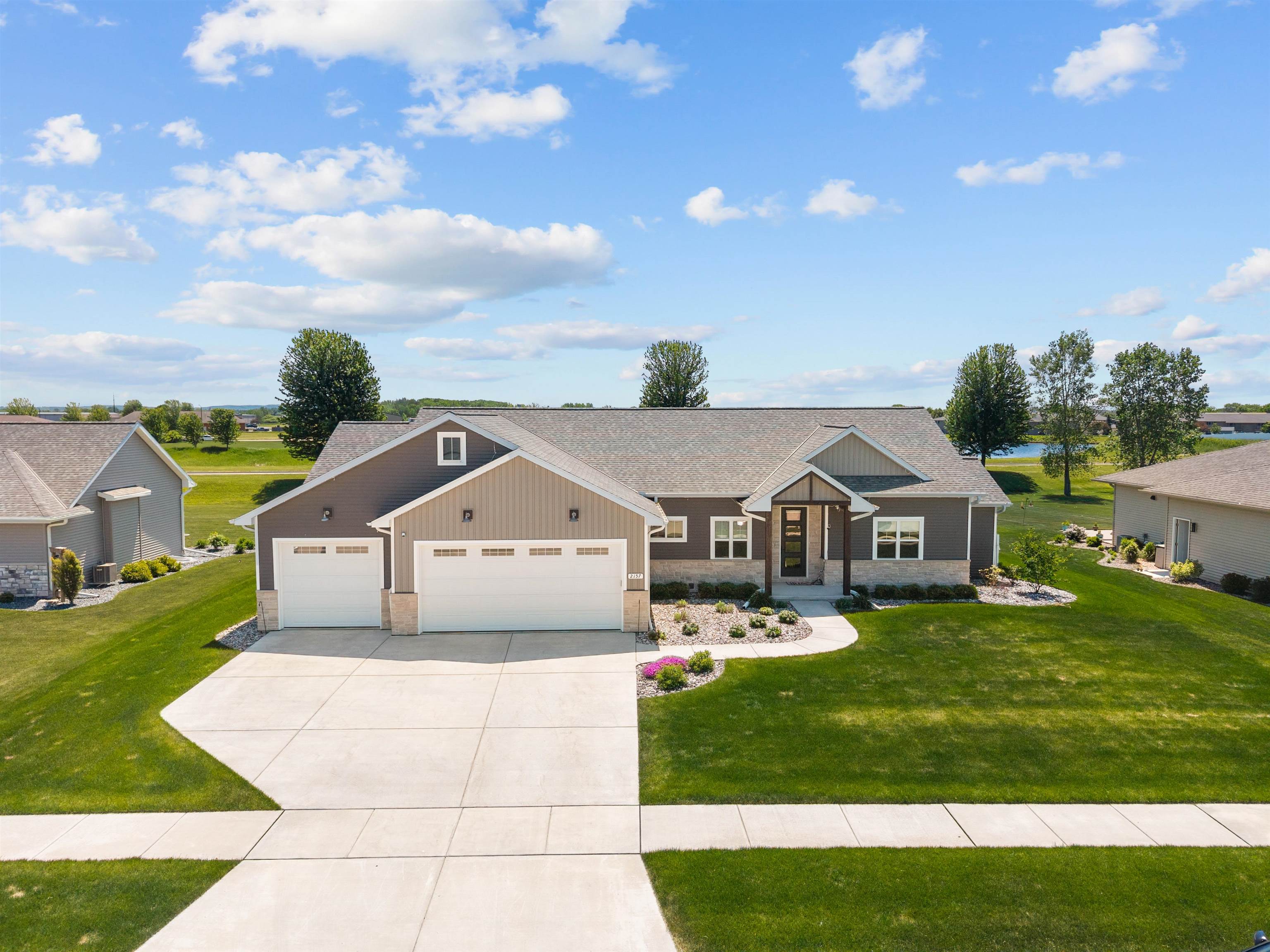 2157 Fox Point Court De Pere, WI 54115 - Photo 1 of 75