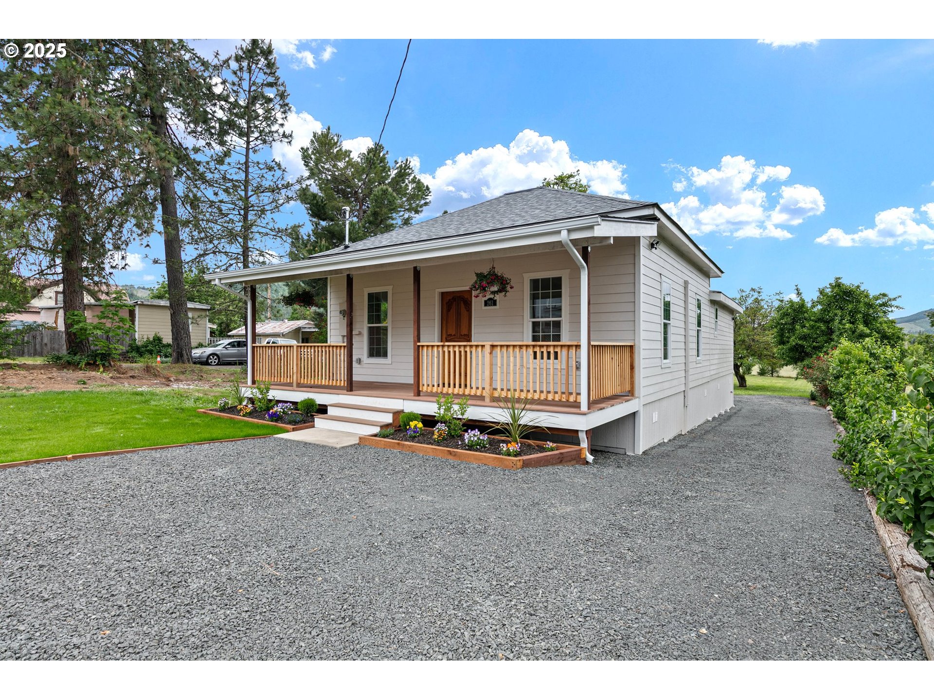 261 1st Street Yoncalla, OR 97499 - Photo 2 of 46 Gallery Image 2