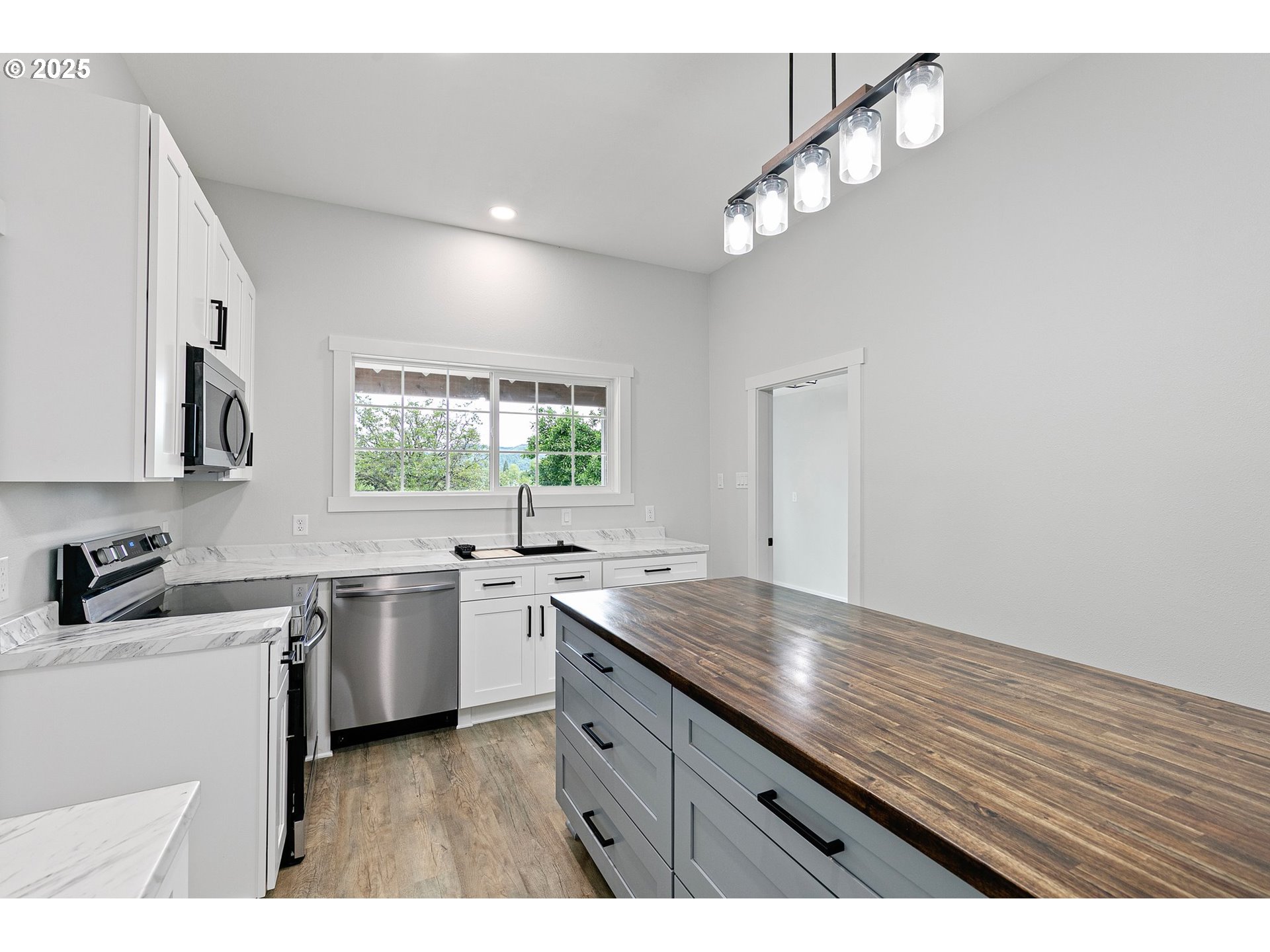261 1st Street Yoncalla, OR 97499 - Photo 25 of 46 Gallery Image 25