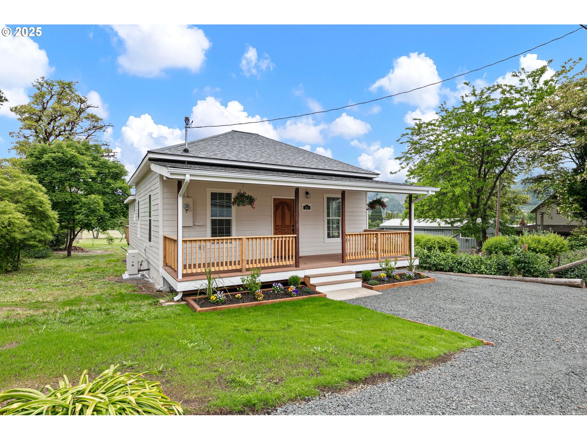 261 1st Street Yoncalla, OR 97499 - Photo 3 of 46 Gallery Image 3