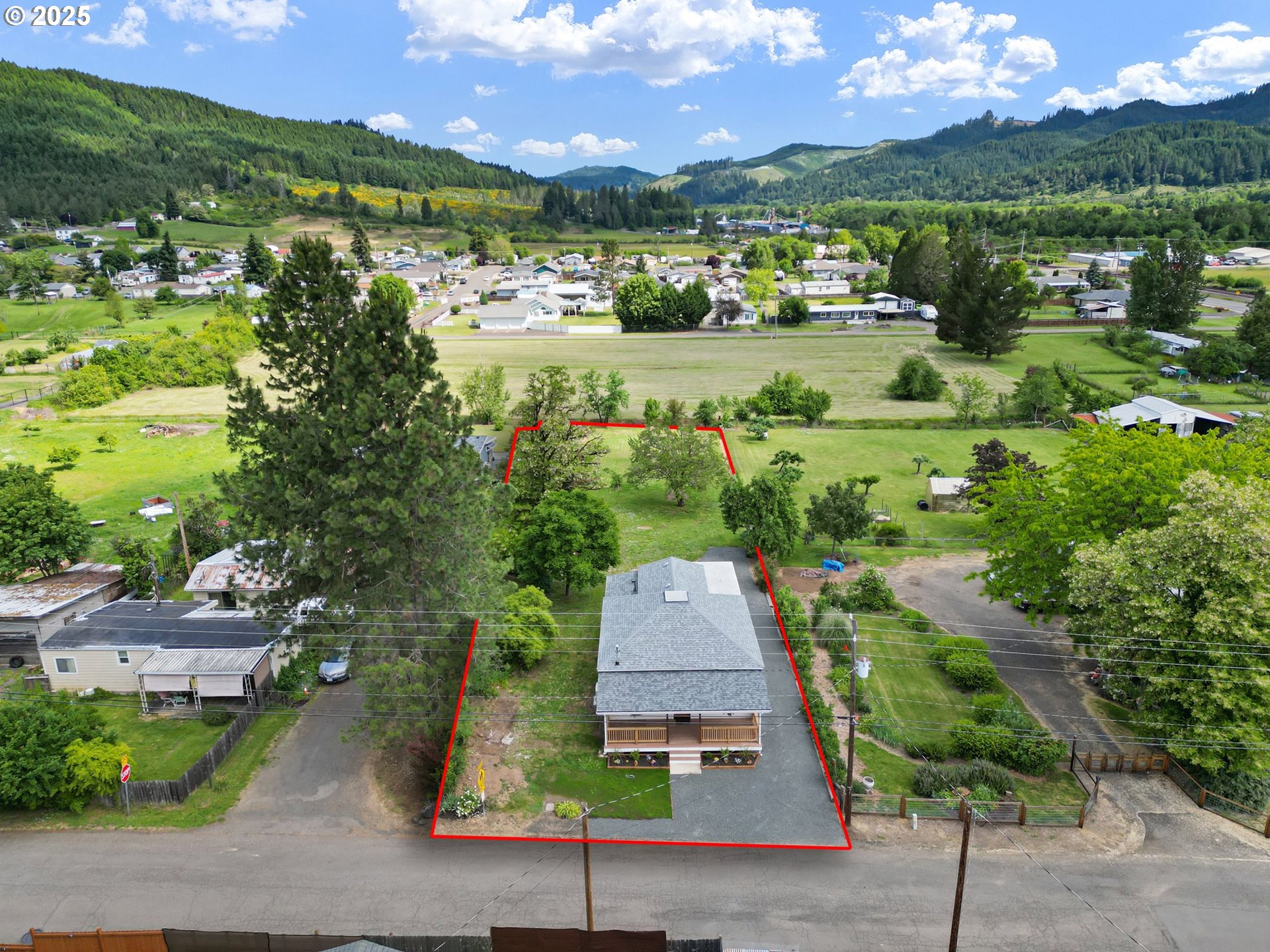 261 1st Street Yoncalla, OR 97499 - Photo 7 of 46 Gallery Image 7