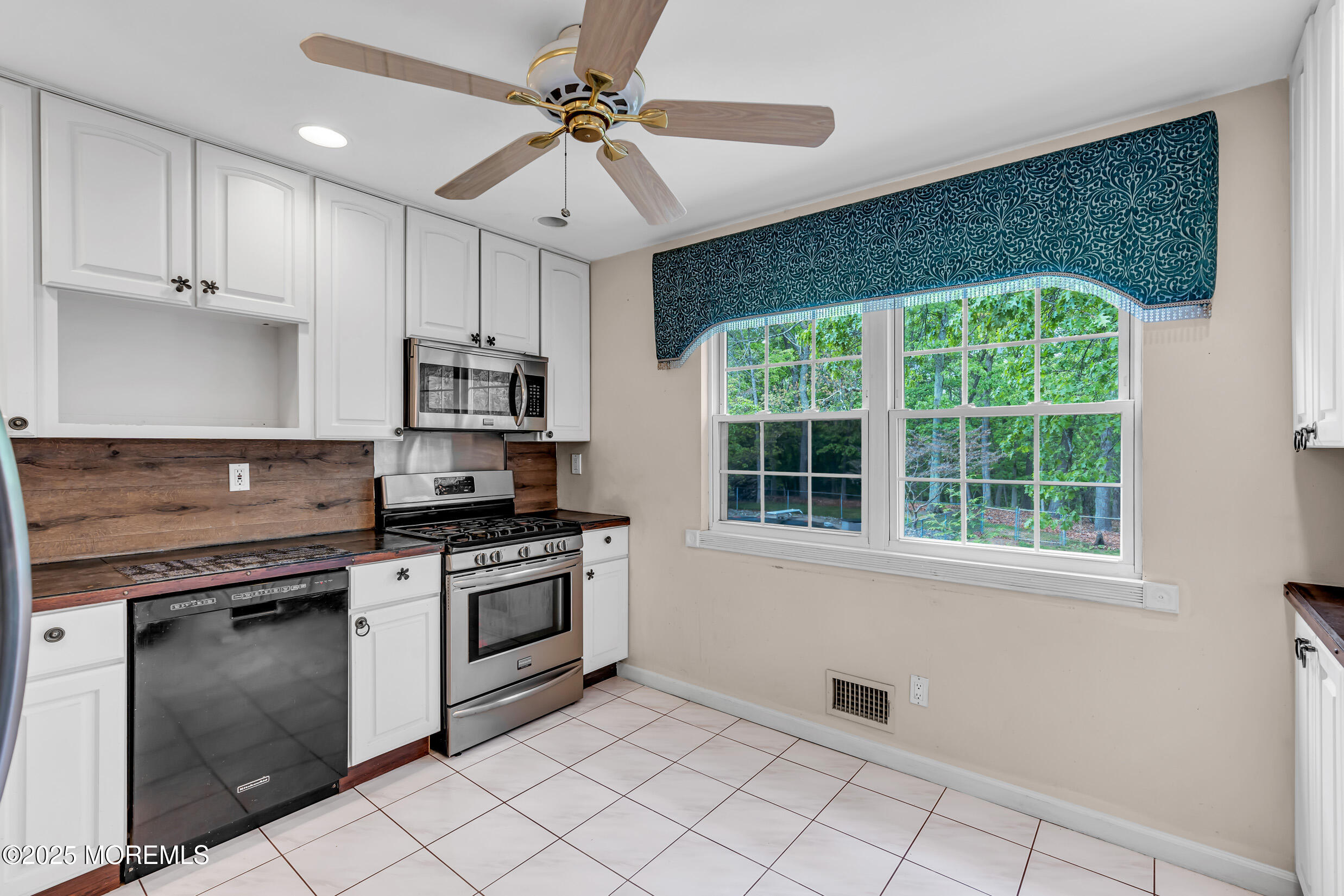 4 Yorkshire Drive Jackson, NJ 08527 - Photo 16 of 40 5 (9)