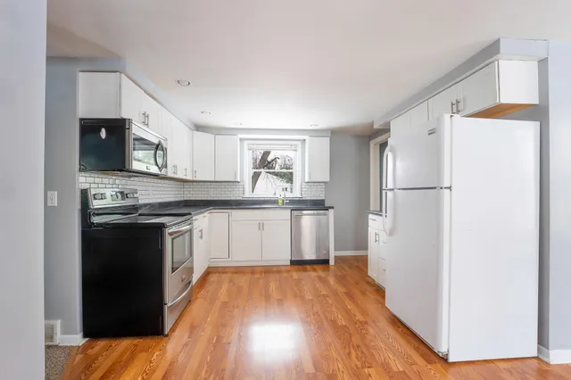 $249,900 | 8005 Edmonds Street, Portage, MI 49024