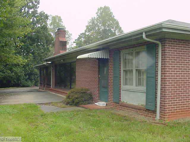 515 Alpine Road Winston-Salem, NC 27104 - Photo 8 of 10 Exterior Front. Ext apt front