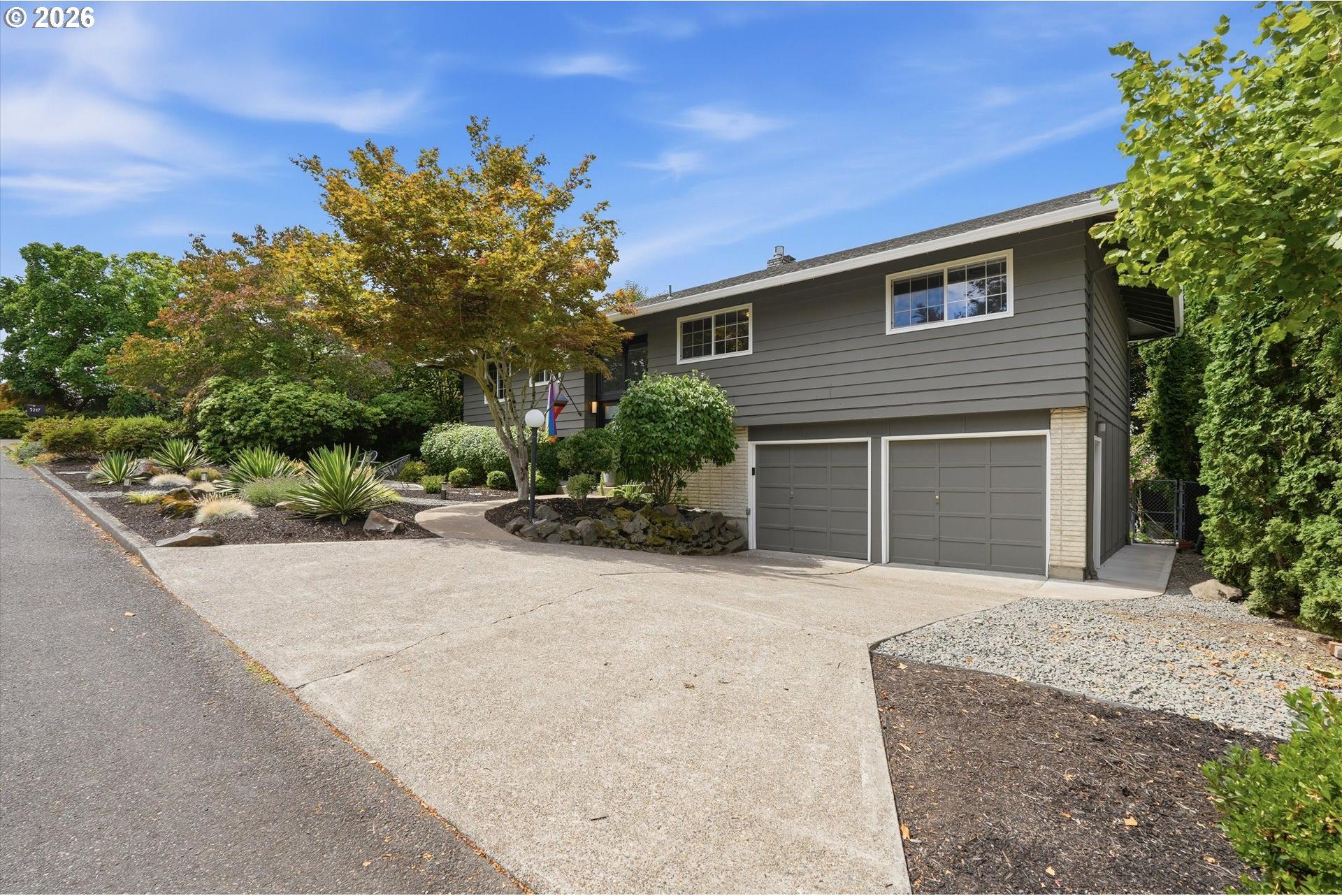 3211 Southwest Ridge Drive Portland, OR 97219 - Photo 42 of 43 Gallery Image 42