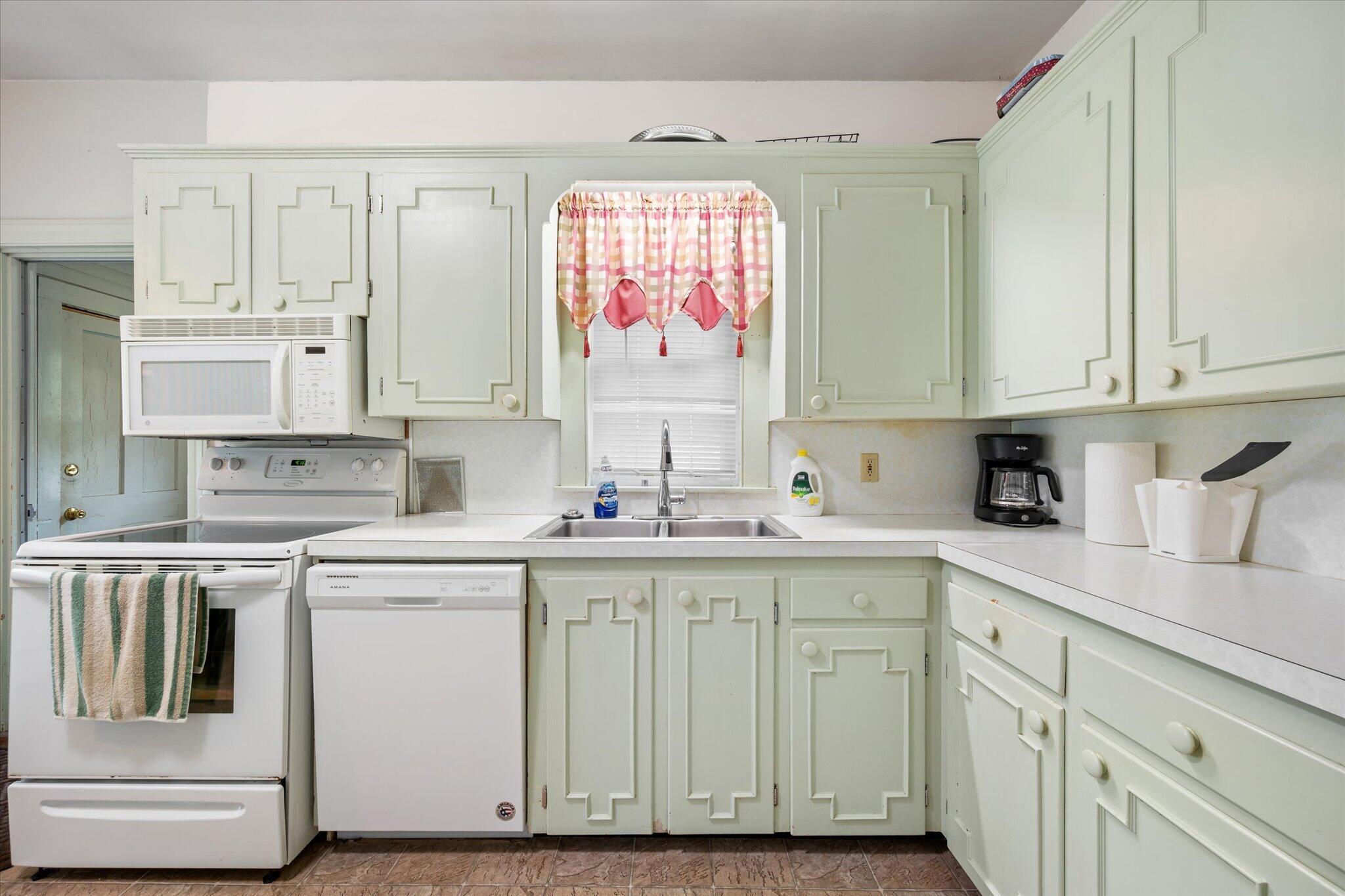 4 Park Street Ellsworth, ME 04605 - Photo 5 of 35 14-Kitchen