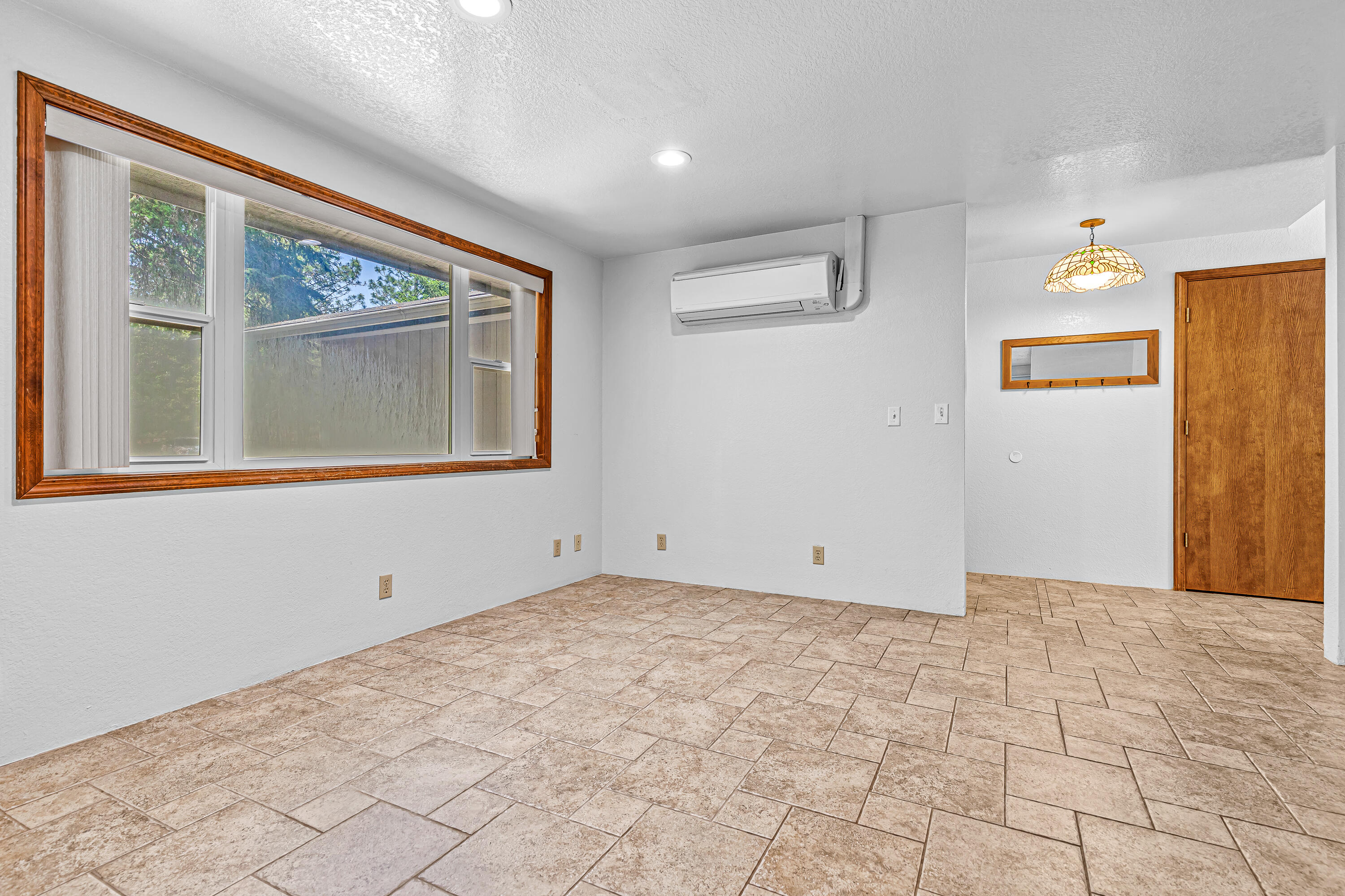311 Peco Road Grants Pass, OR 97526 - Photo 10 of 67 9R9A1464