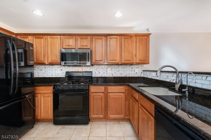 146 Summit Ridge Pompton Lakes, NJ 07442 - Photo 3 of 26