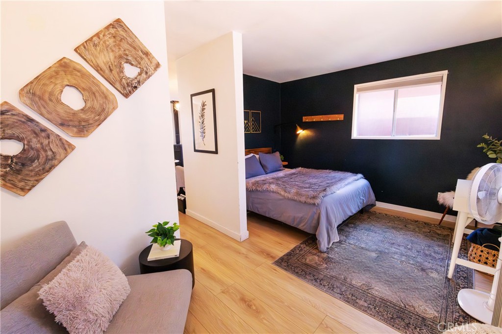 376 Riverside Avenue Sugarloaf, CA 92386 - Photo 11 of 24 Bedroom seating
