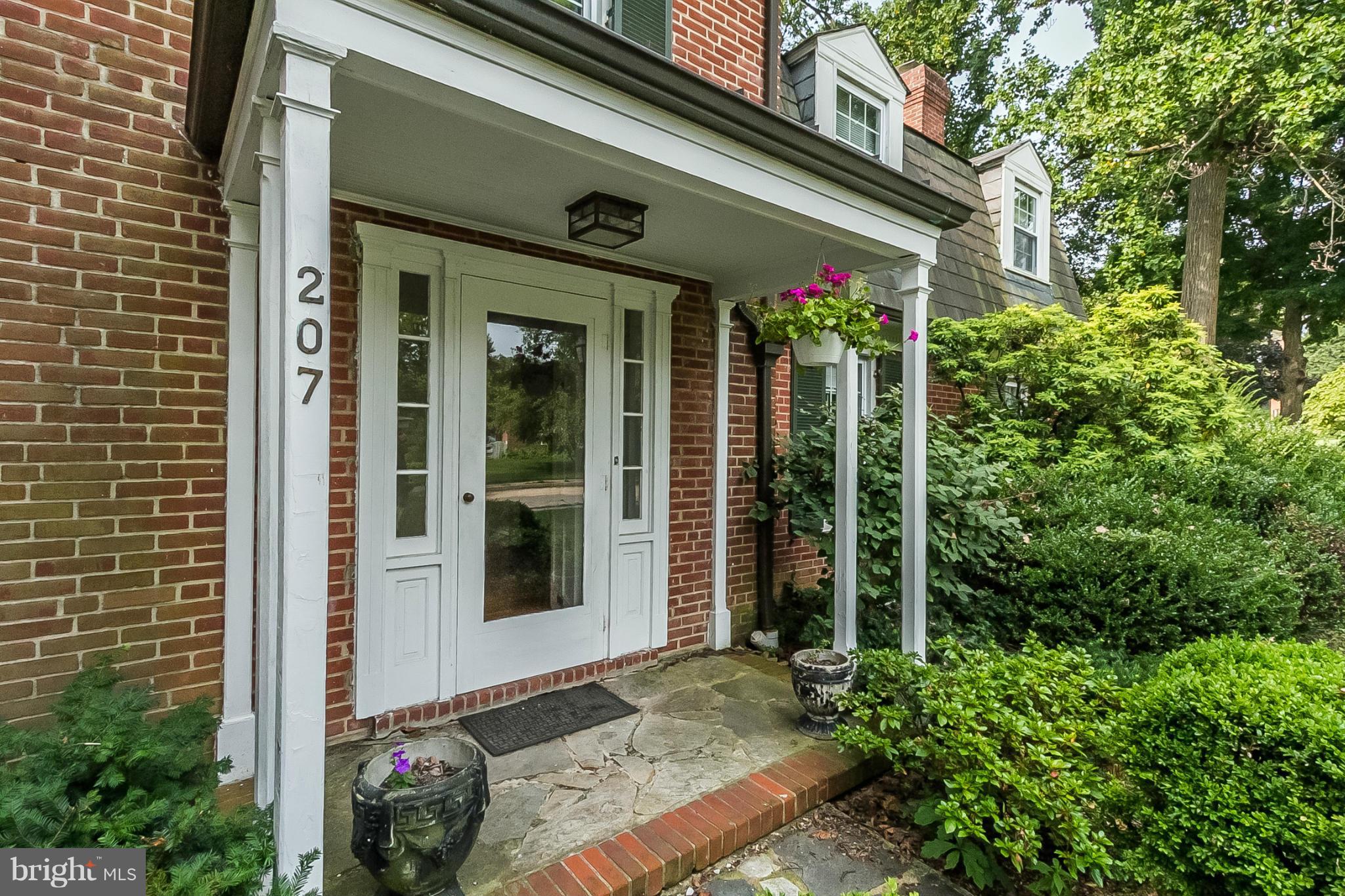 207 Churchwardens Road Baltimore, MD 21212 - Photo 2 of 30 Exterior (Front)