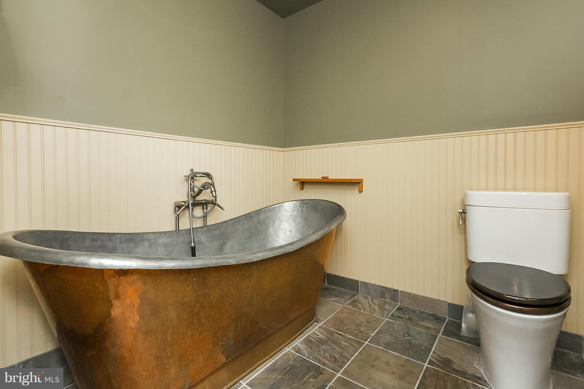 207 Churchwardens Road Baltimore, MD 21212 - Photo 17 of 30 Bath (Master)