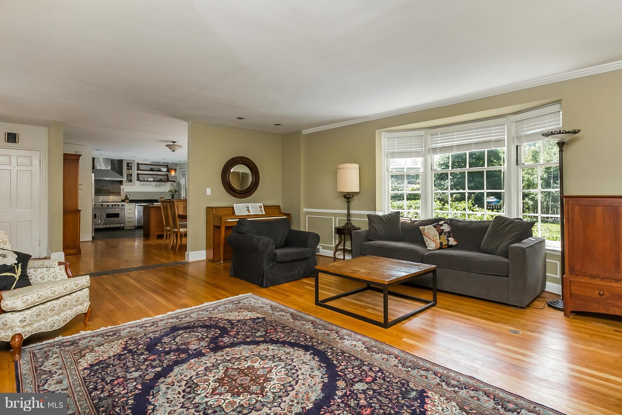 207 Churchwardens Road Baltimore, MD 21212 - Photo 4 of 30 Living Room