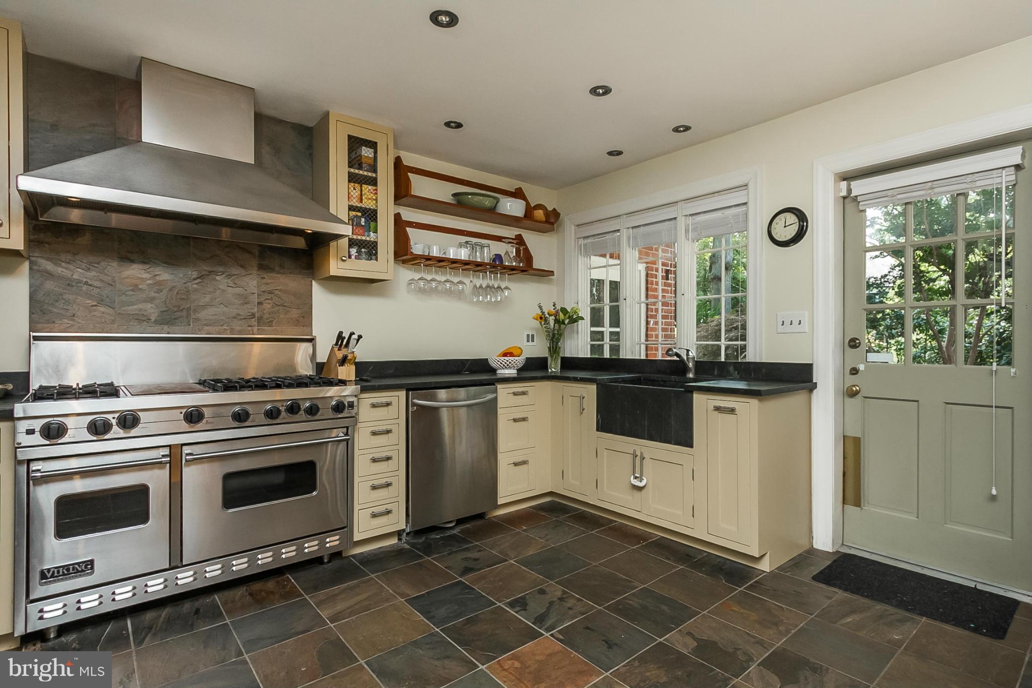 207 Churchwardens Road Baltimore, MD 21212 - Photo 5 of 30 Kitchen