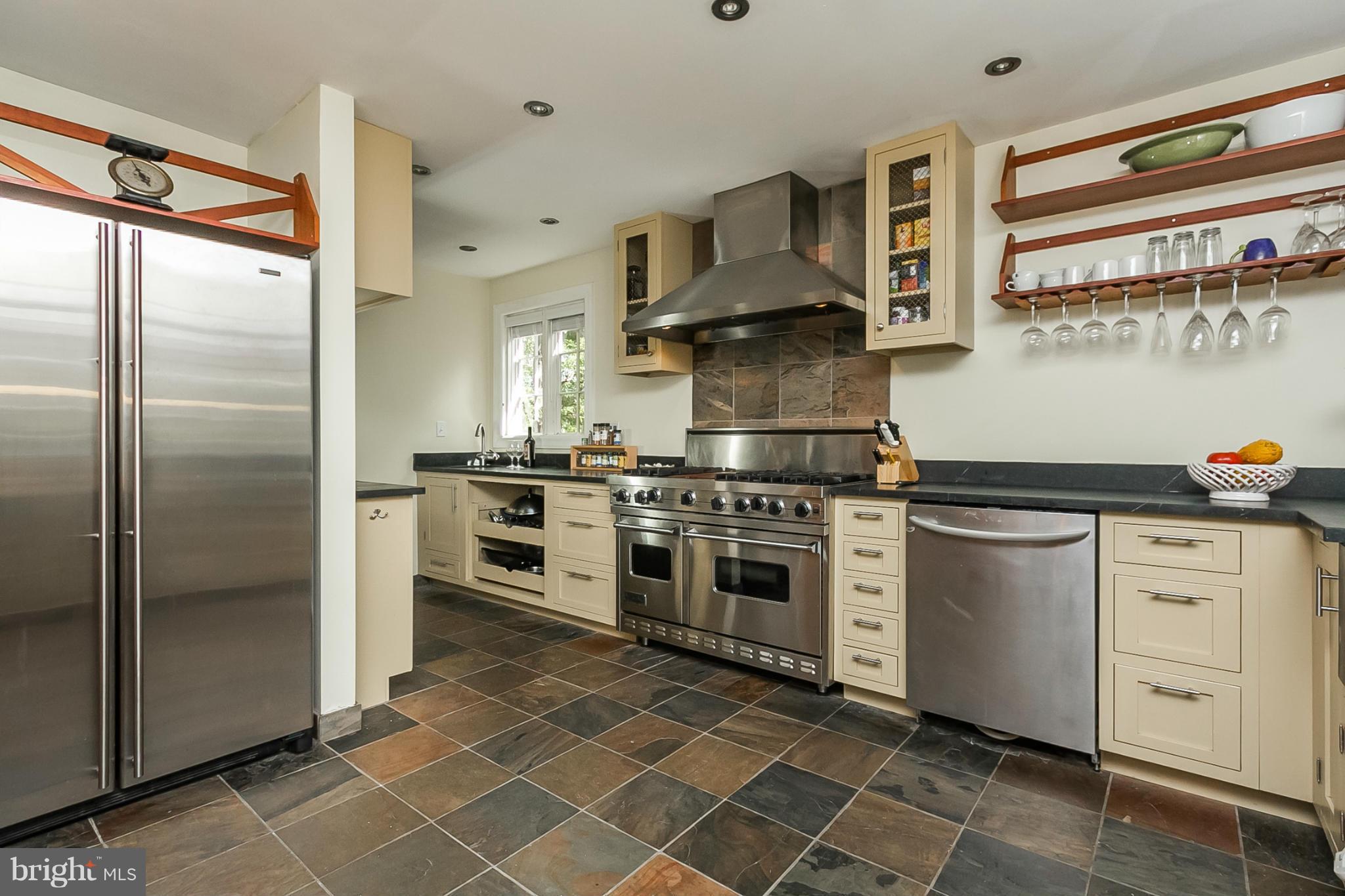 207 Churchwardens Road Baltimore, MD 21212 - Photo 6 of 30 Kitchen