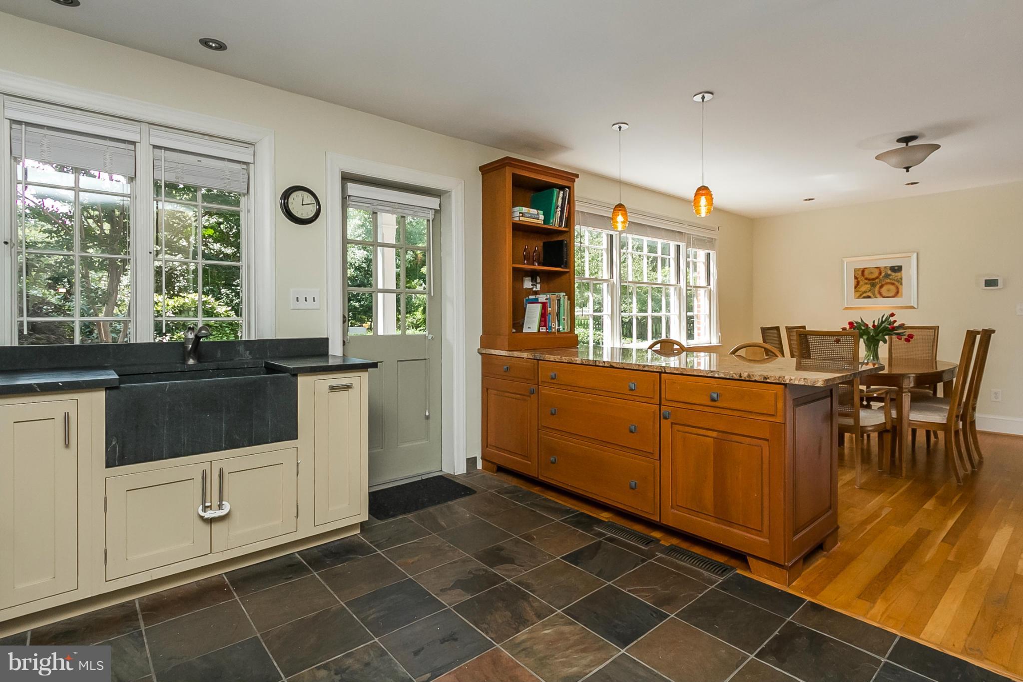 207 Churchwardens Road Baltimore, MD 21212 - Photo 8 of 30 Kitchen