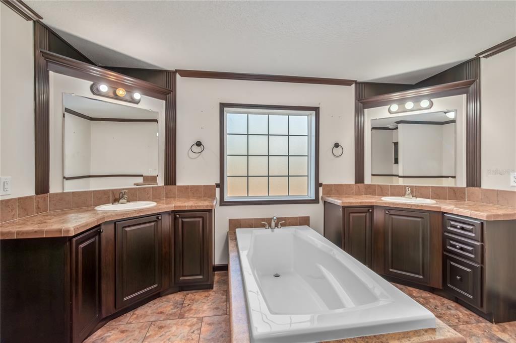 20606 Northeast 51 Lane Earleton, FL 32631 - Photo 21 of 33