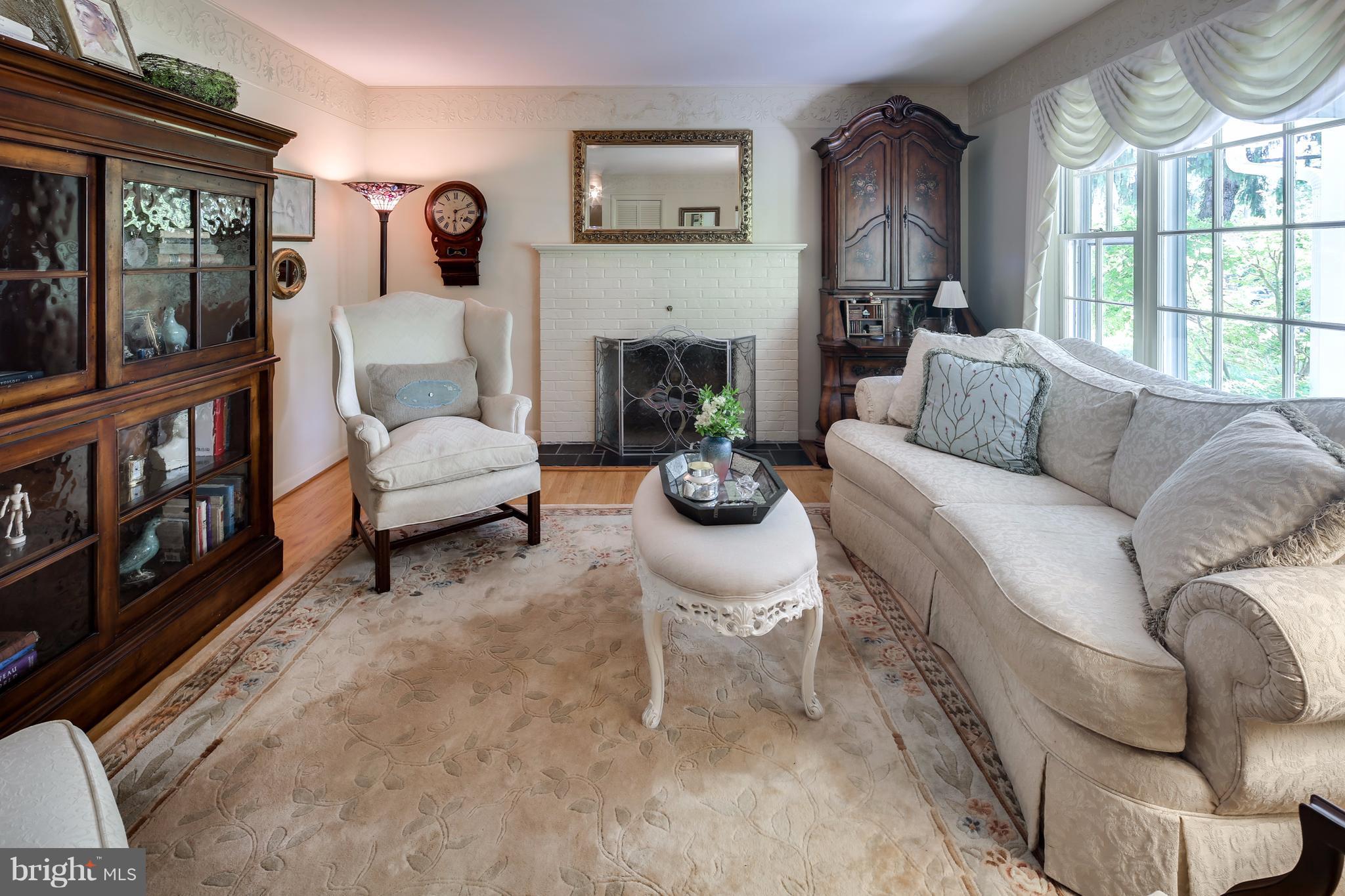 4058 High Point Road Ellicott City, MD 21042 - Photo 2 of 25 Living Room