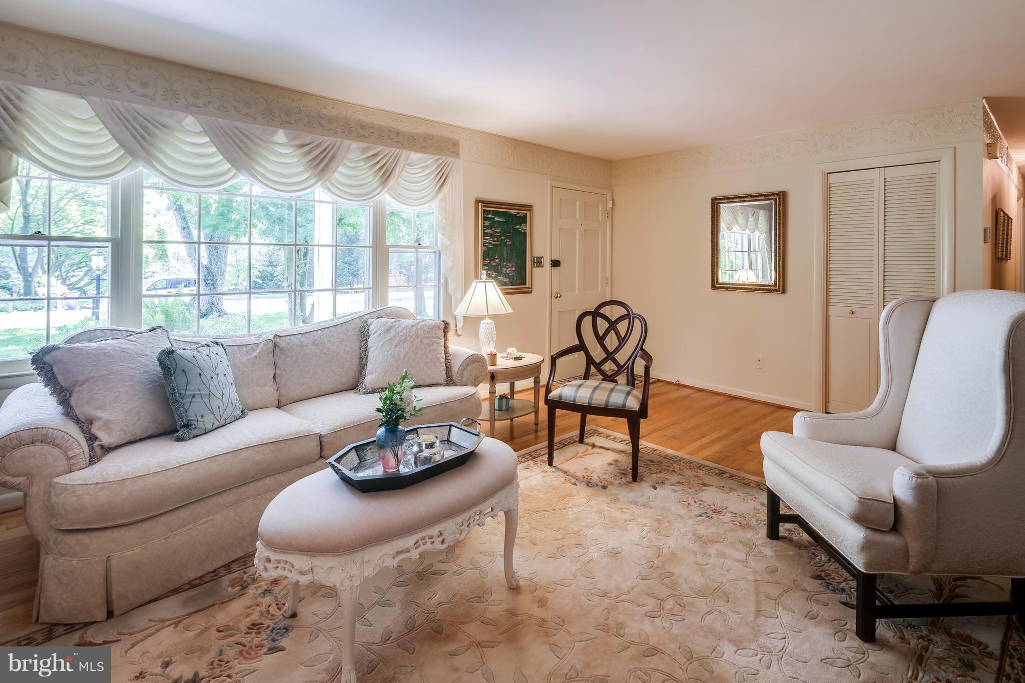 4058 High Point Road Ellicott City, MD 21042 - Photo 4 of 25 Living Room