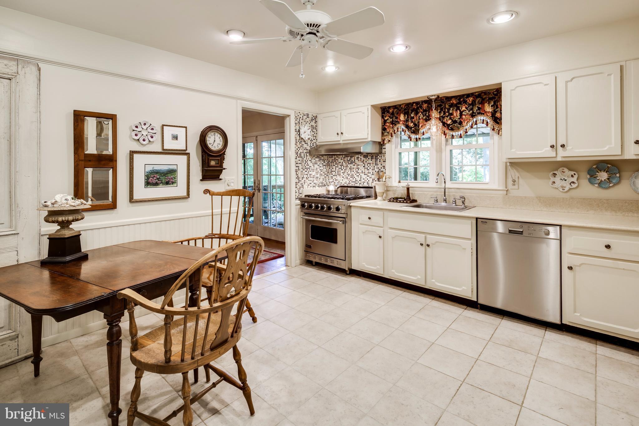 4058 High Point Road Ellicott City, MD 21042 - Photo 9 of 25 Kitchen