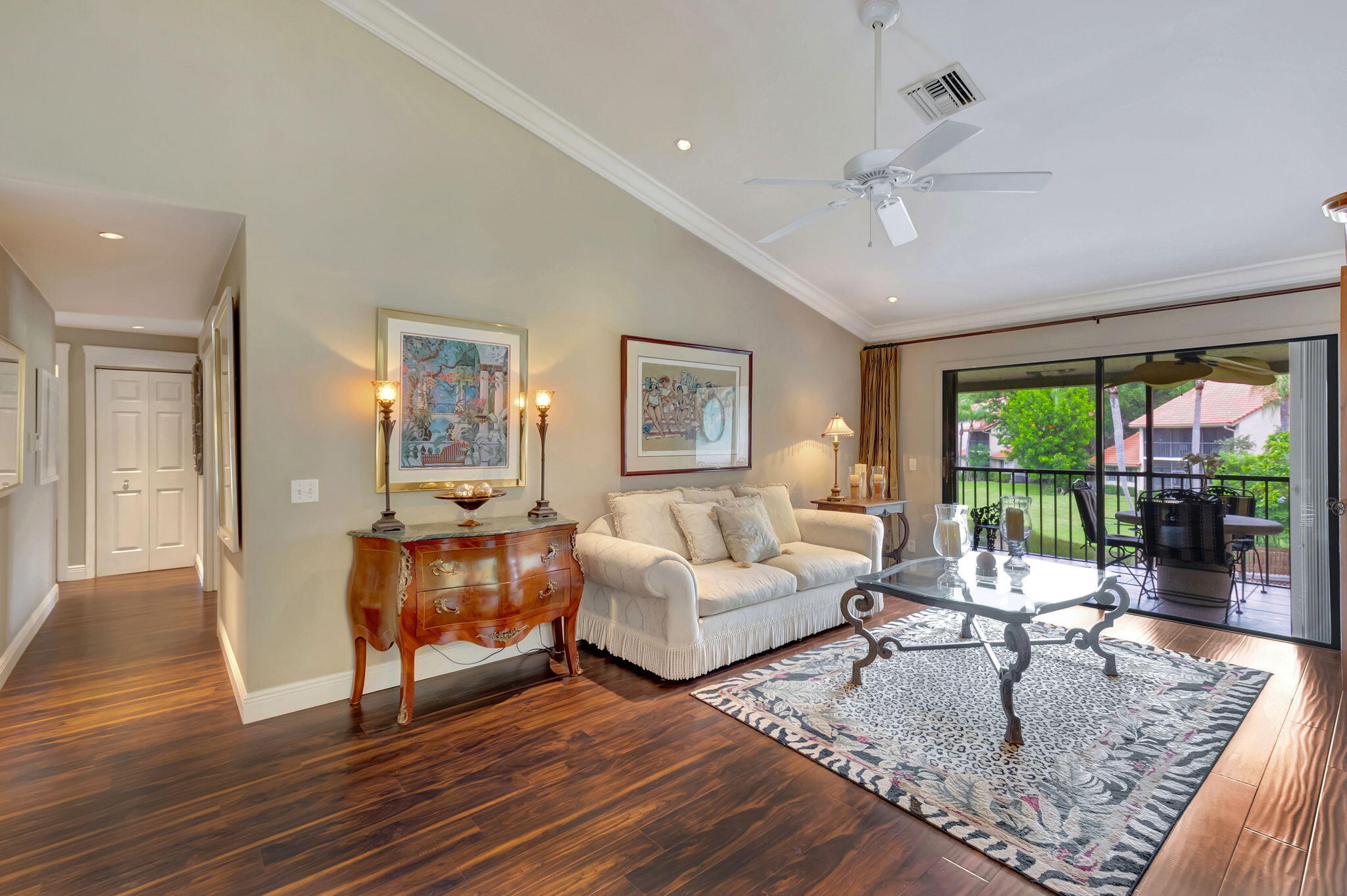 5731 Coach House Circle, Unit D Boca Raton, FL 33486 - Photo 11 of 47 SOARING SMOOTH CEILINGS