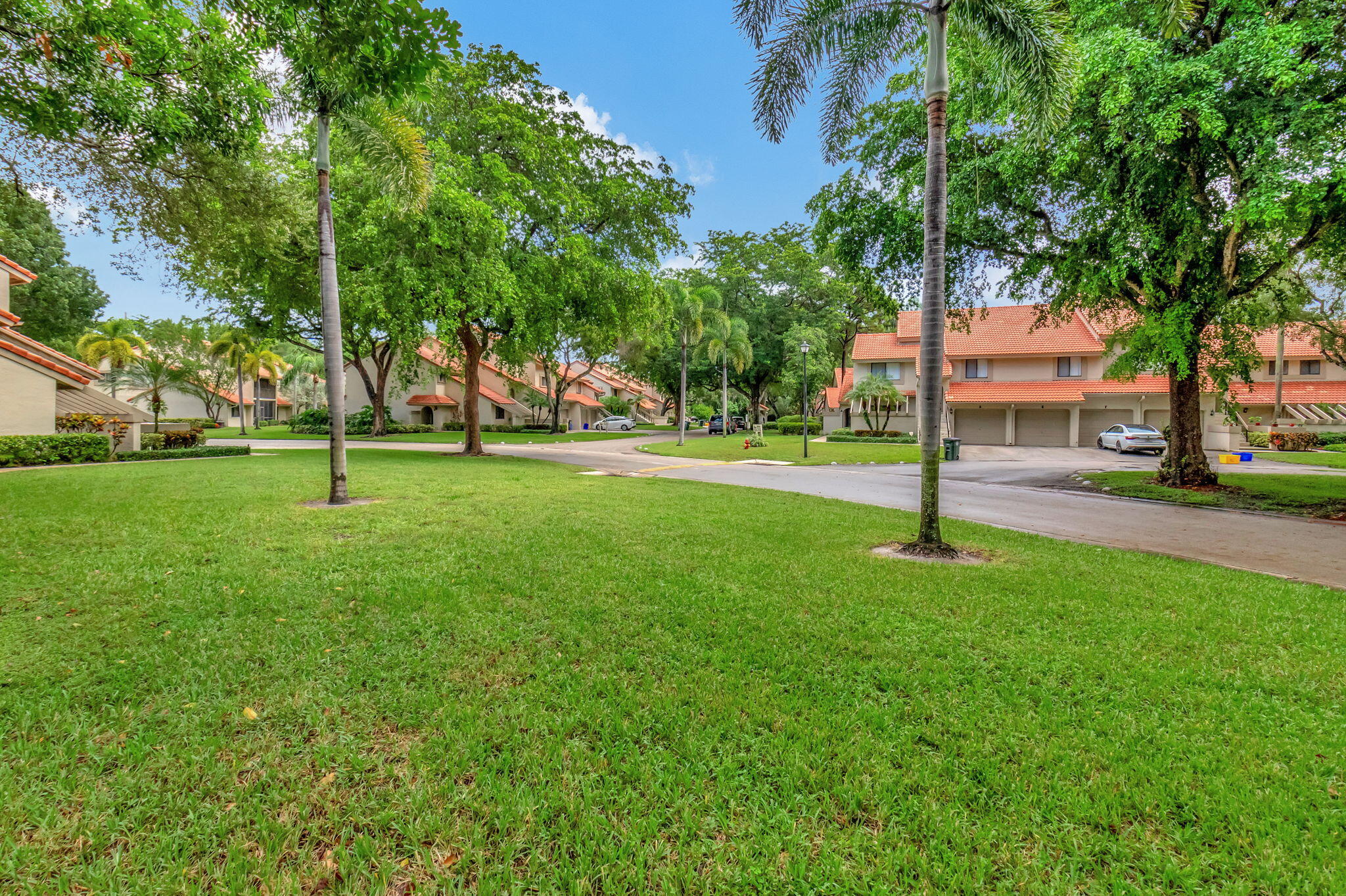 5731 Coach House Circle, Unit D Boca Raton, FL 33486 - Photo 9 of 47 GREENSPACE VIEWS FROM KITCHEN WINDOW