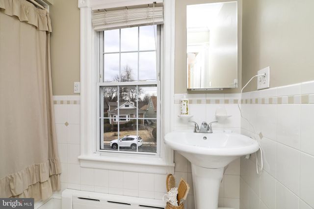 $290,000 | 242 Emerald Avenue, Westmont, NJ 08108