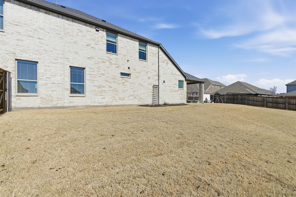 5613 Smt Crk Road Fort Worth, TX 76126 - Photo 38 of 40 a view of front of house with a yard