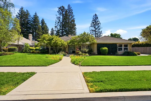 $674,500 | 2134 Southwest Cottonwood Circle, Visalia, CA 93277