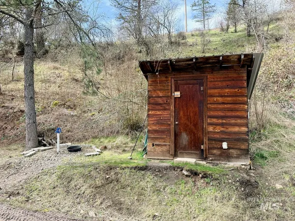 $300,000 | 620 Old Peck Grade, Lenore, ID 83541