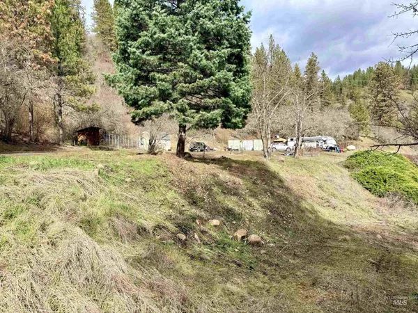 $300,000 | 620 Old Peck Grade, Lenore, ID 83541