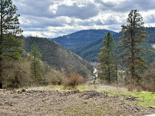 $300,000 | 620 Old Peck Grade, Lenore, ID 83541