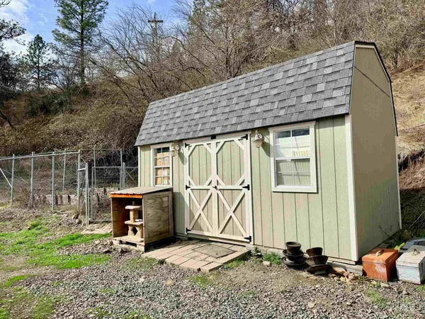 $300,000 | 620 Old Peck Grade, Lenore, ID 83541