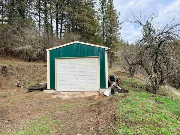 $300,000 | 620 Old Peck Grade, Lenore, ID 83541