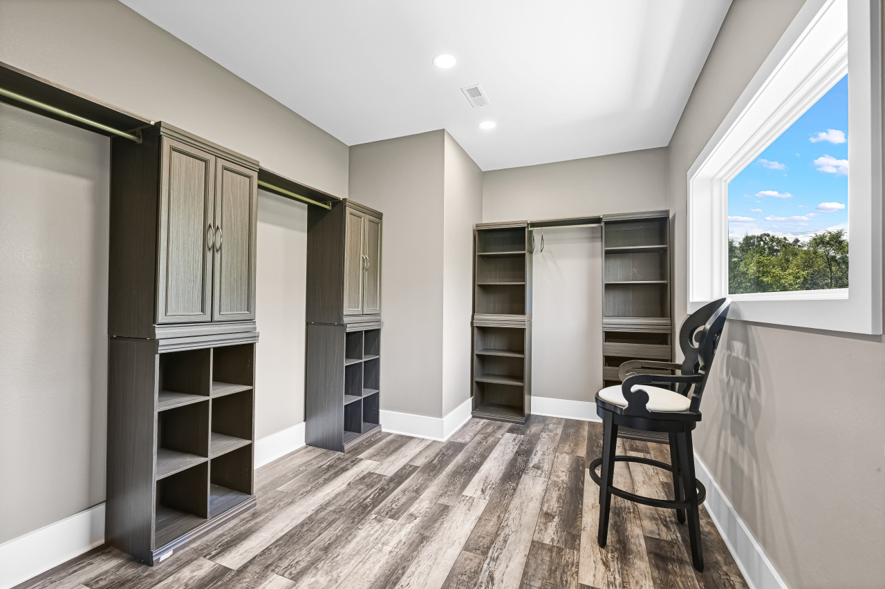 8825 North Spruce Road River Hills, WI 53217 - Photo 18 of 42 Photo 20