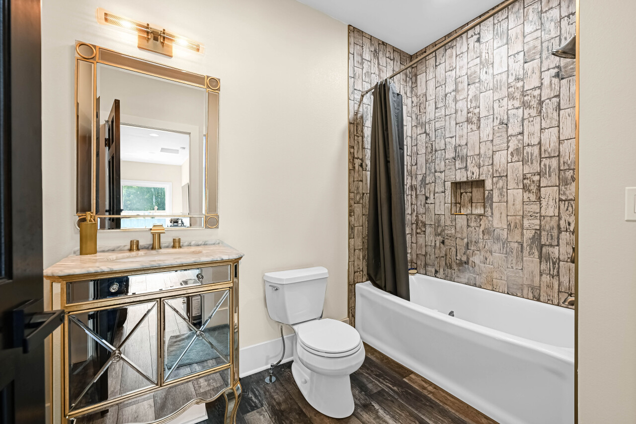 8825 North Spruce Road River Hills, WI 53217 - Photo 22 of 42 Photo 24