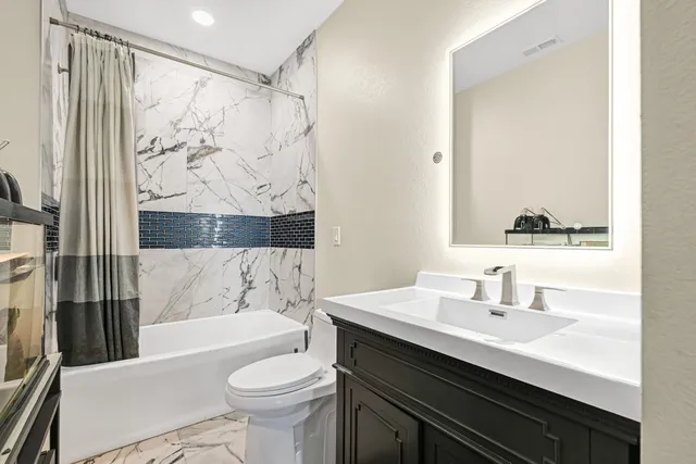 $2,500,000 | 8825 North Spruce Road, River Hills, WI 53217